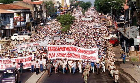 marcha campesinos en Paraguay